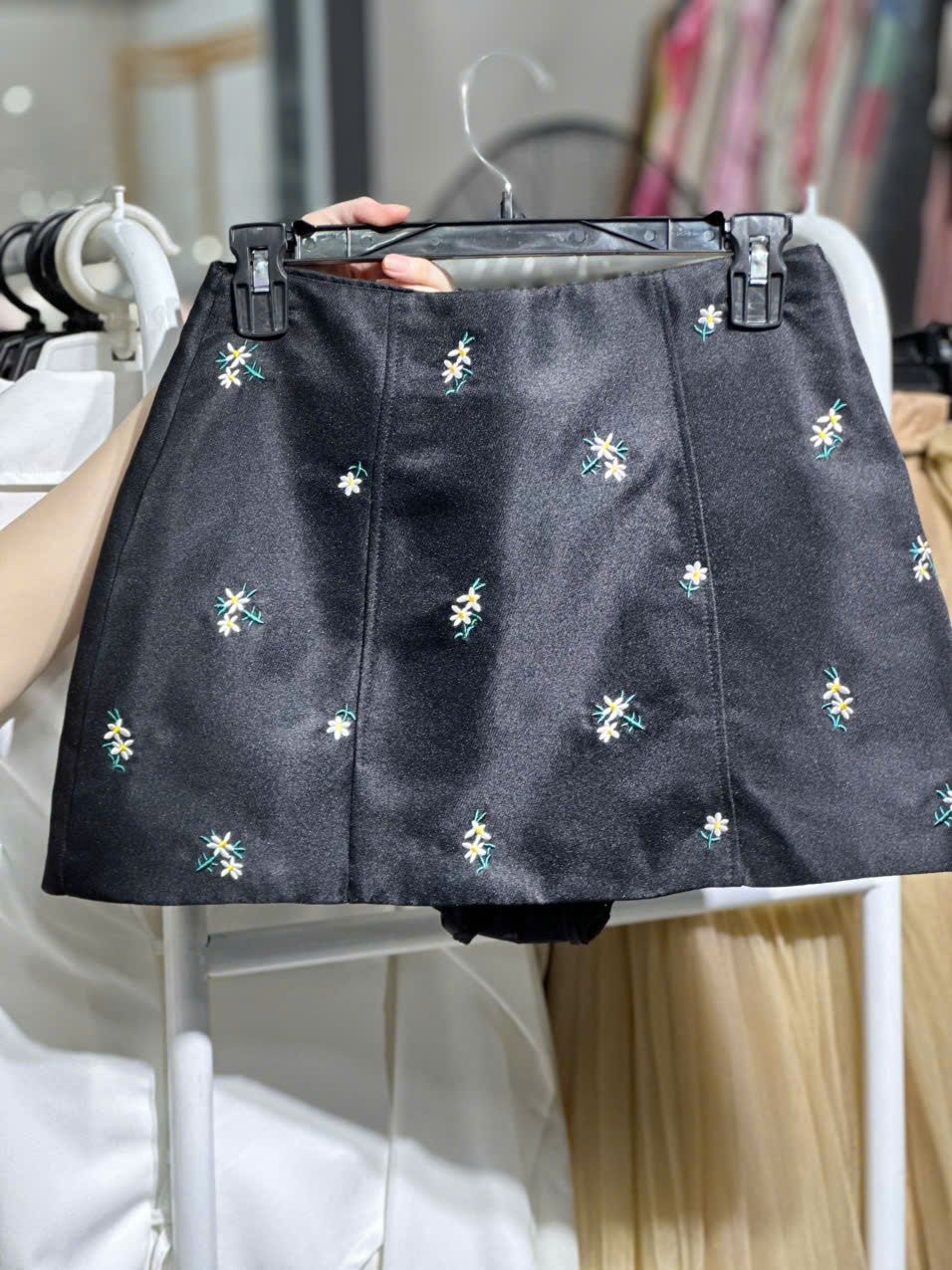 Chân váy đen Chouchou - Size M 70K M